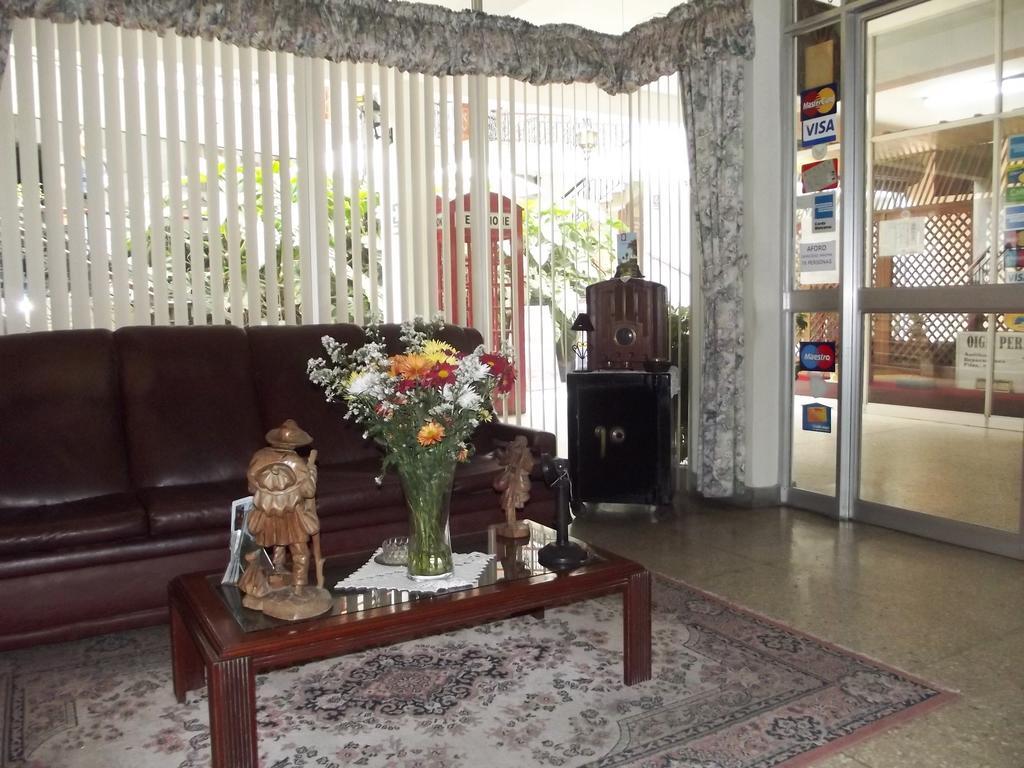 Hostal Gemina Лима Екстериор снимка